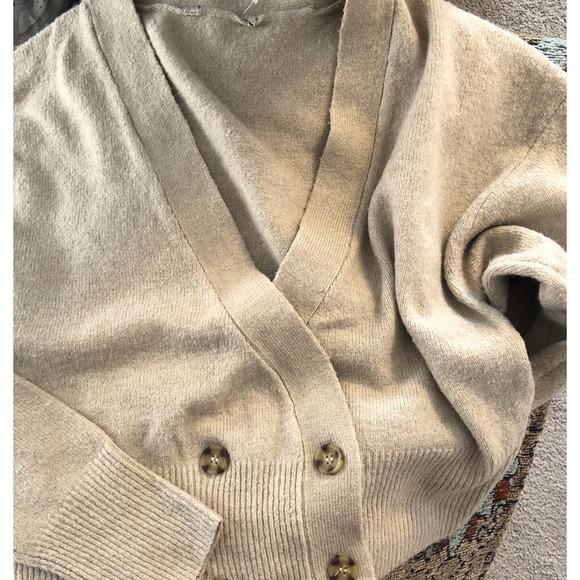 Ladies Medium Knit Cropped Cardigan Sweater L/S Beige Button To The Max Winter - Picture 13 of 14